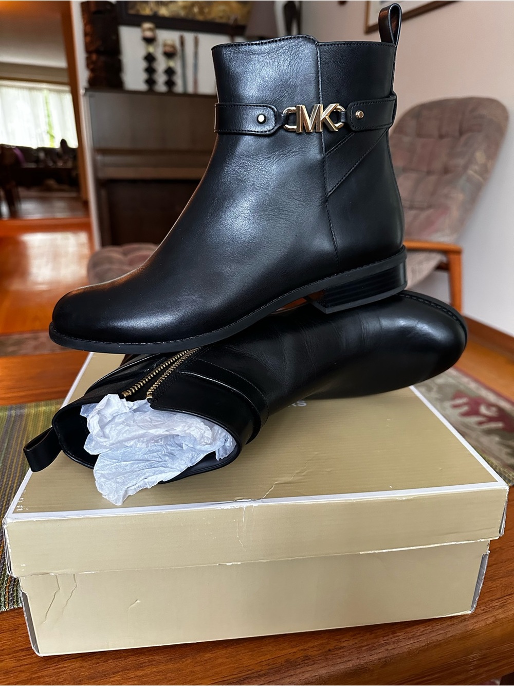 BRAND NEW IN BOX Michael Kors Black Boots *perfect for fall* ✨🍂 SIZE 9